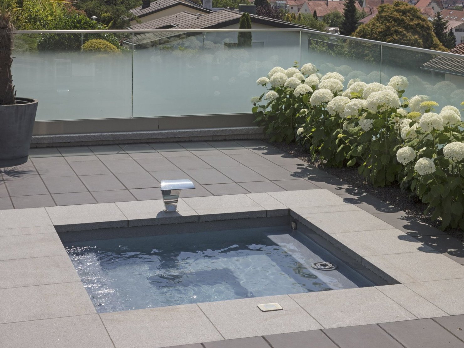 CSIDE 21 Citypool, kompakter Minipool 210 × 210 cm in Granicite Steingrau mit Spa-Massage-Paket – RivieraPool Hannover